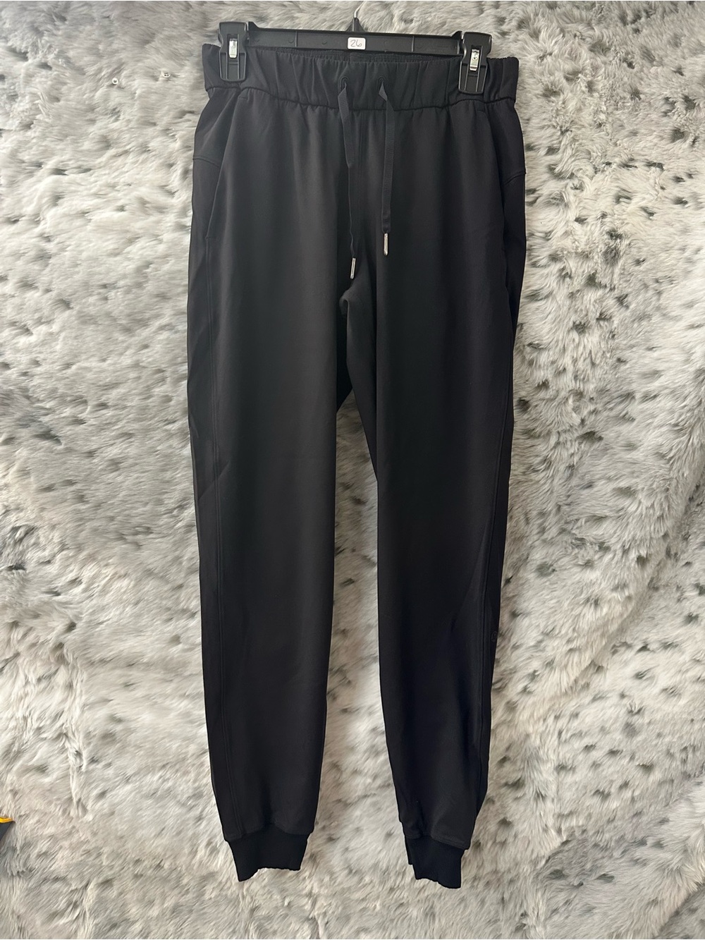 498. Lululemon On The Fly joggers sz 4